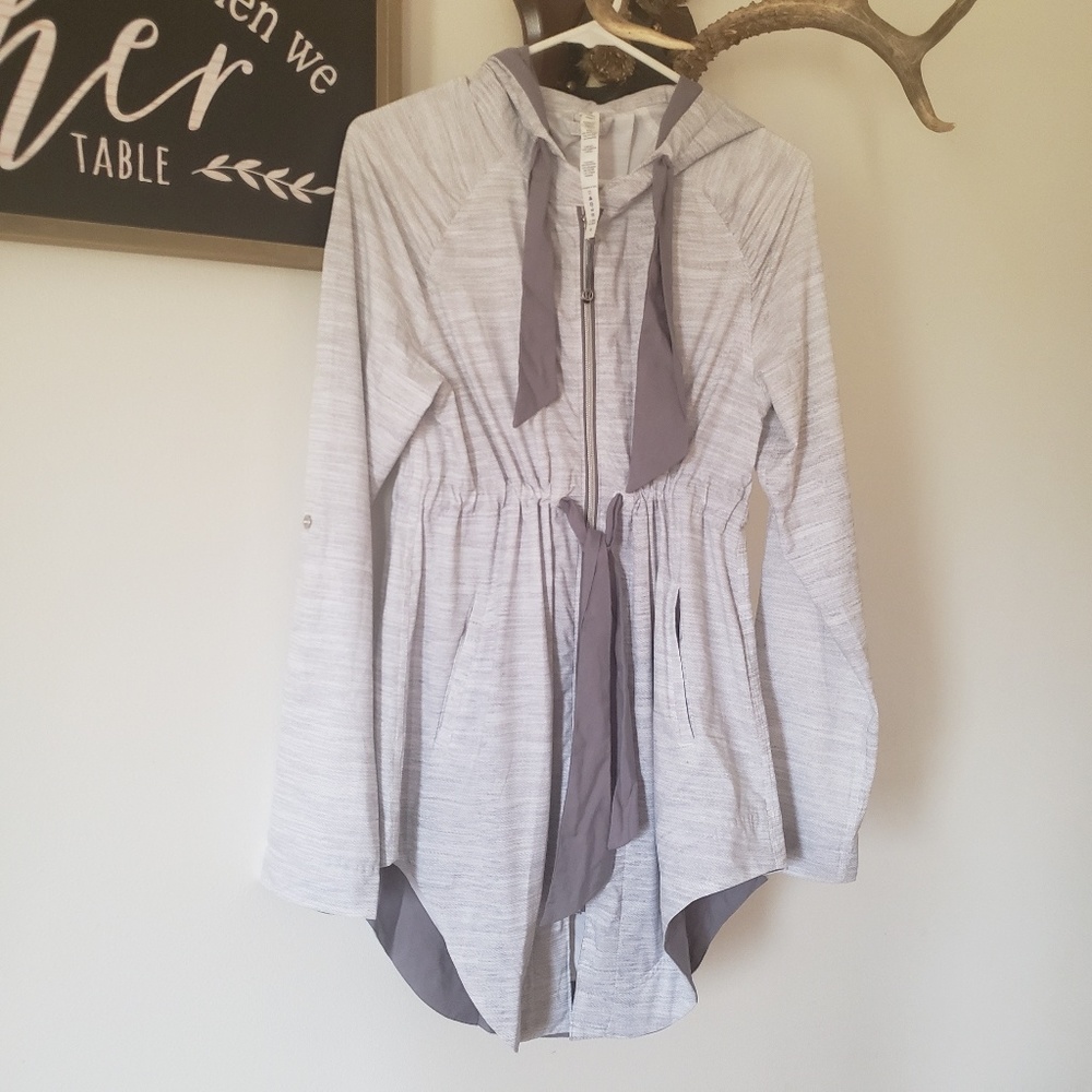 Lululemon Vitality jacket size 4 EEUC
